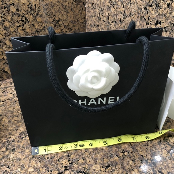 CHANEL Camellia Flower + Gift Bag + Camellia Card - Picture 11 of 13